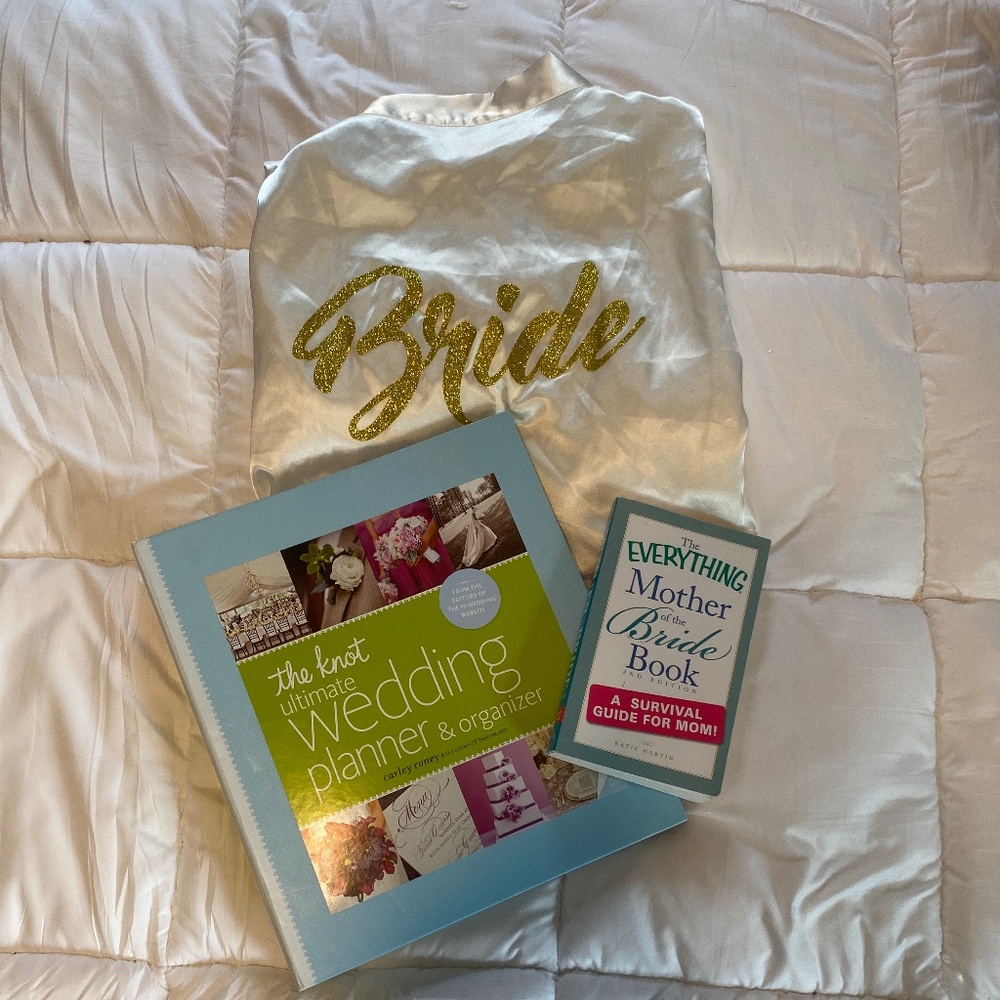 Unbelievable Wedding Bundle!The Knot planner Bride Robe and Special book for Mom